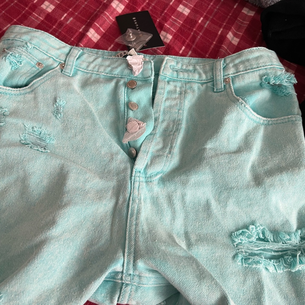 NWTSignature 8 Denim Cut-Off Distressed Shorts Size L